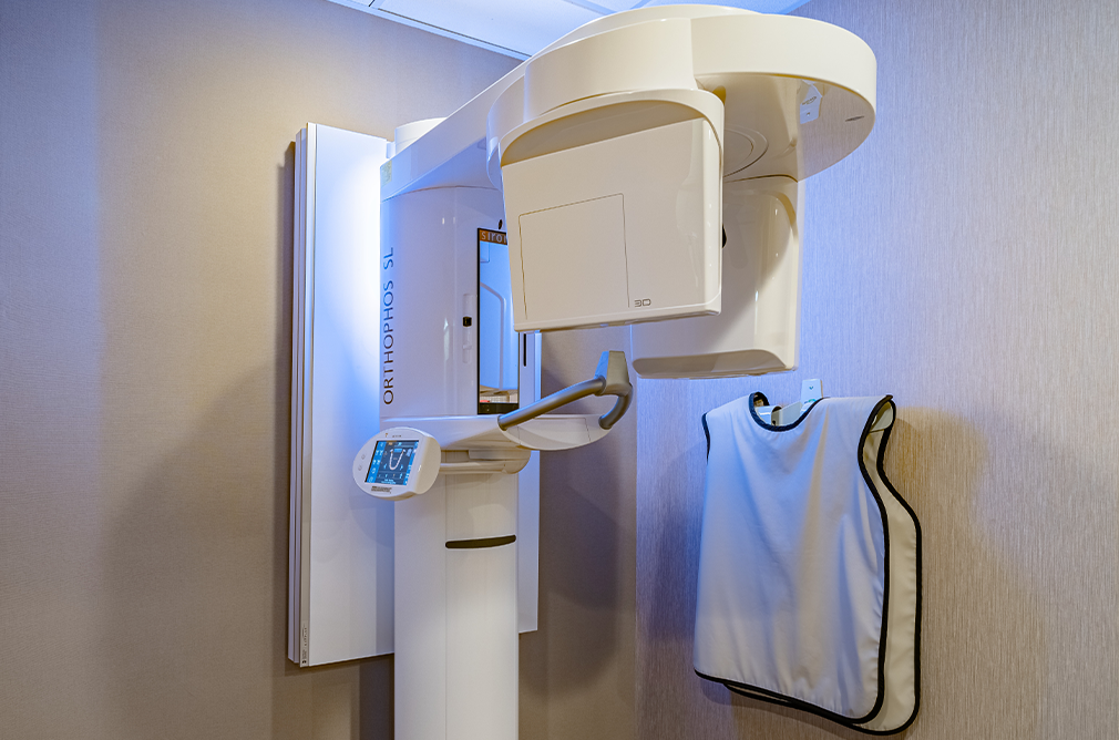 Orthophos SL dental scanning device standing against a wall